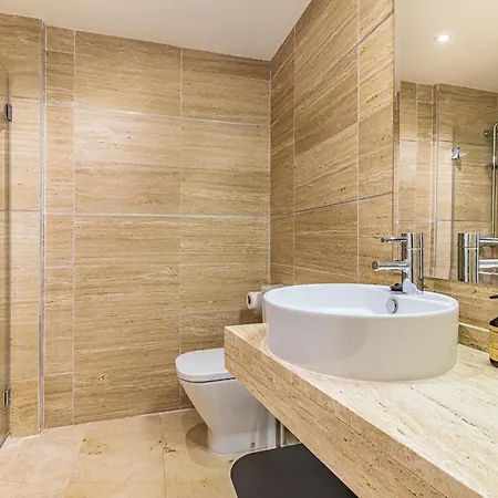 Premium With Large Terrace And Garden Apartment *