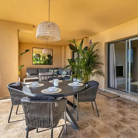 Premium 2br With Beautiful Terrace & Sea Views דירה Benahavís