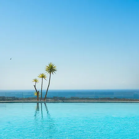Premium 2br With Beautiful Terrace & Sea Views דירה
